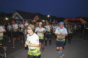 BIB: 2081
                            <button type="button" onclick="openModal(3530028)" class="btn btn-primary btn-sm float-right btn-popup" data-toggle="modal" data-target=".modal-high-quality">
                        <i class="fas fa-shopping-cart"></i> Add to Cart
                    </button>
                                            <button type="button" onclick="isThisMe(3530028, true)" class="btn btn-success btn-sm float-right btn-popup btn-isme hidden" data-toggle="tooltip" data-placement="bottom" title="นี่คือรูปของคุณใช่ไหม คลิกที่นี่เพื่อเอาเข้าอัลบั้ม">
                        <i class="fas fa-plus"></i> Add to album
                    </button>
                    <button type="button" onclick="isThisMe(3530028, false)" class="btn btn-warning btn-sm float-right btn-popup btn-isnotme hidden">
                        <i class="fas fa-ban"></i> Remove from album
                    </button>